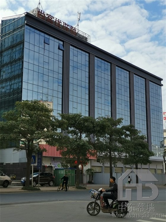 深圳龍崗玻璃幕墻設計施工費用