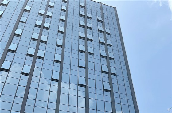 專業(yè)做玻璃幕墻公司