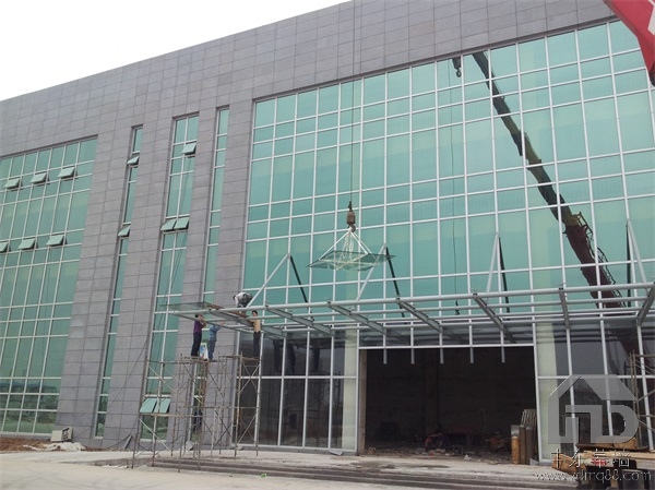 鋁板網(wǎng)幕墻的有哪些優(yōu)勢及用途？