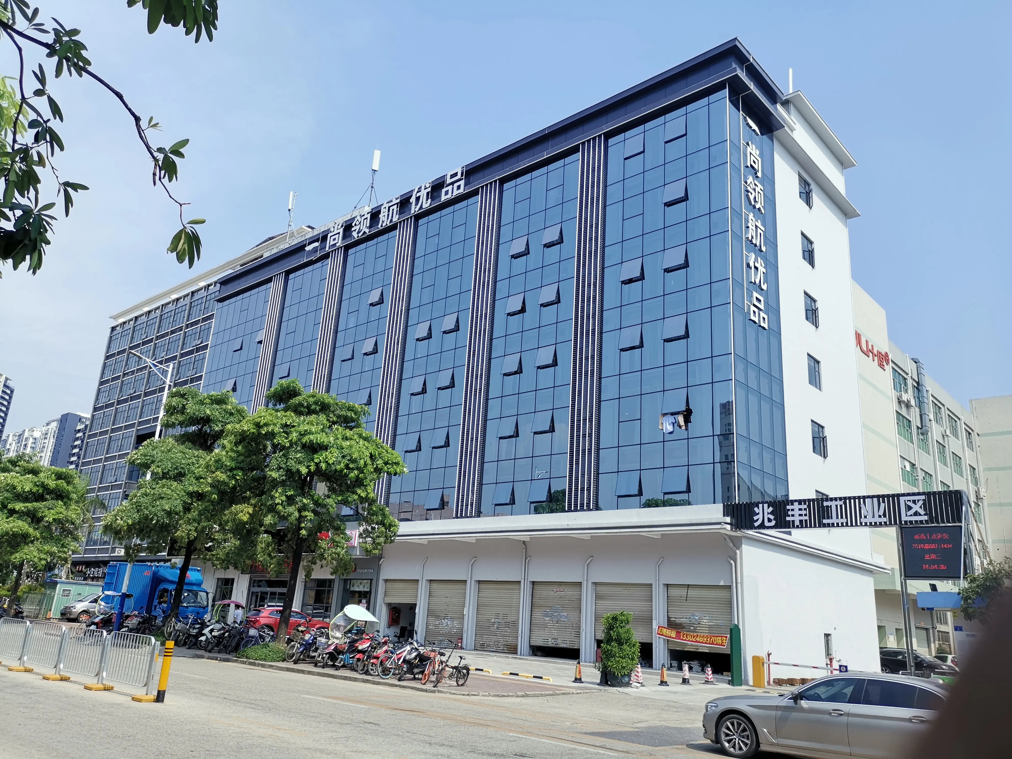 酒店外墻做玻璃幕墻好嗎？酒店升級(jí)改造選玻璃幕墻